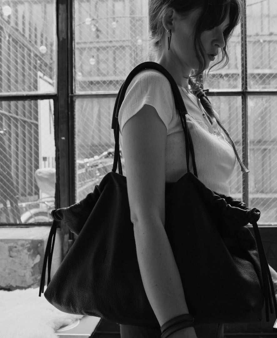 a walkthrough of the Ragga Market Tote and what I put in my personal bag