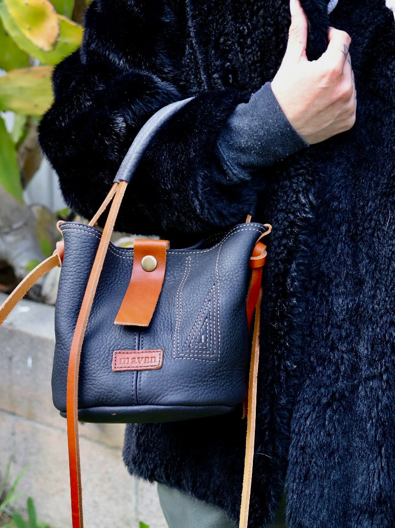 Empress Bucket Bag | Western Spiral image 5