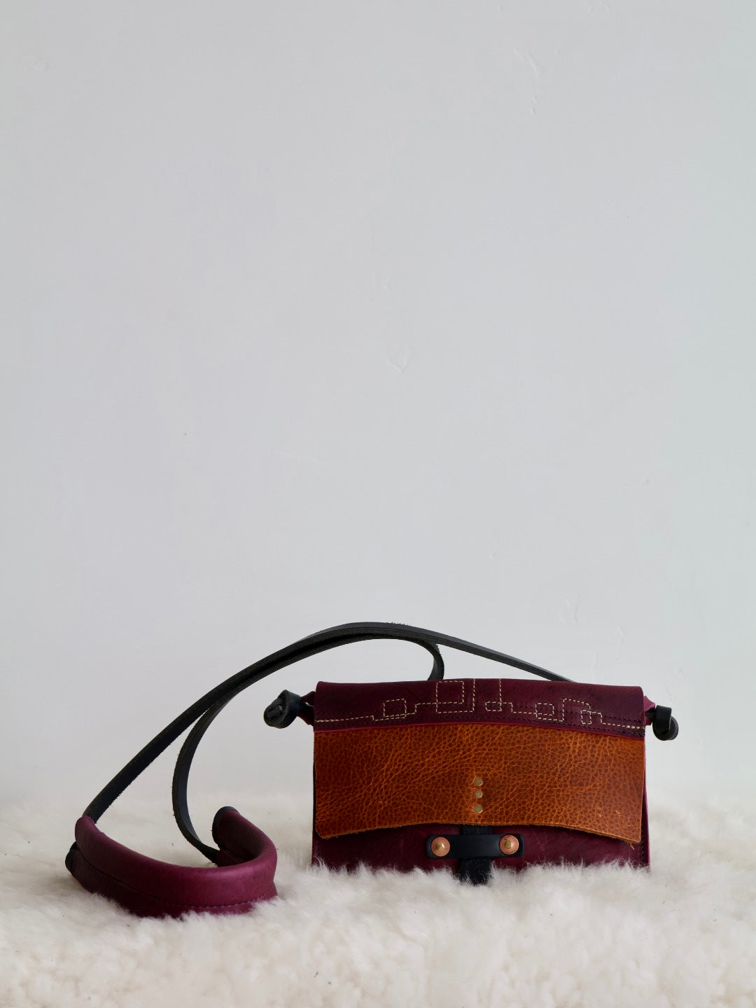 1 of 1 Convert Bag | lilac dimensions