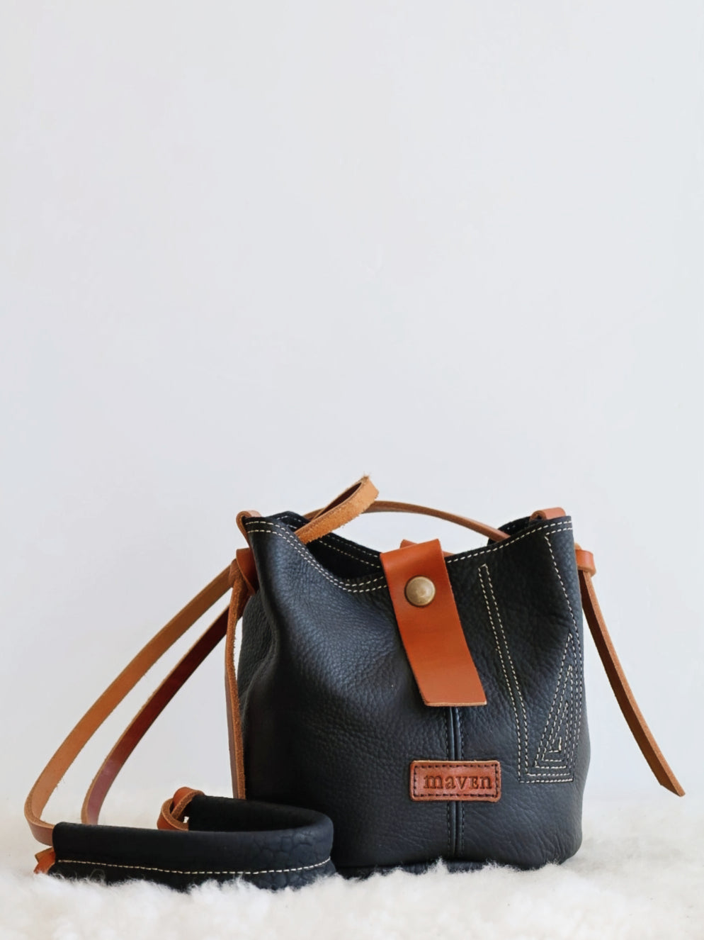 Empress Bucket Bag | Western Spiral image 3
