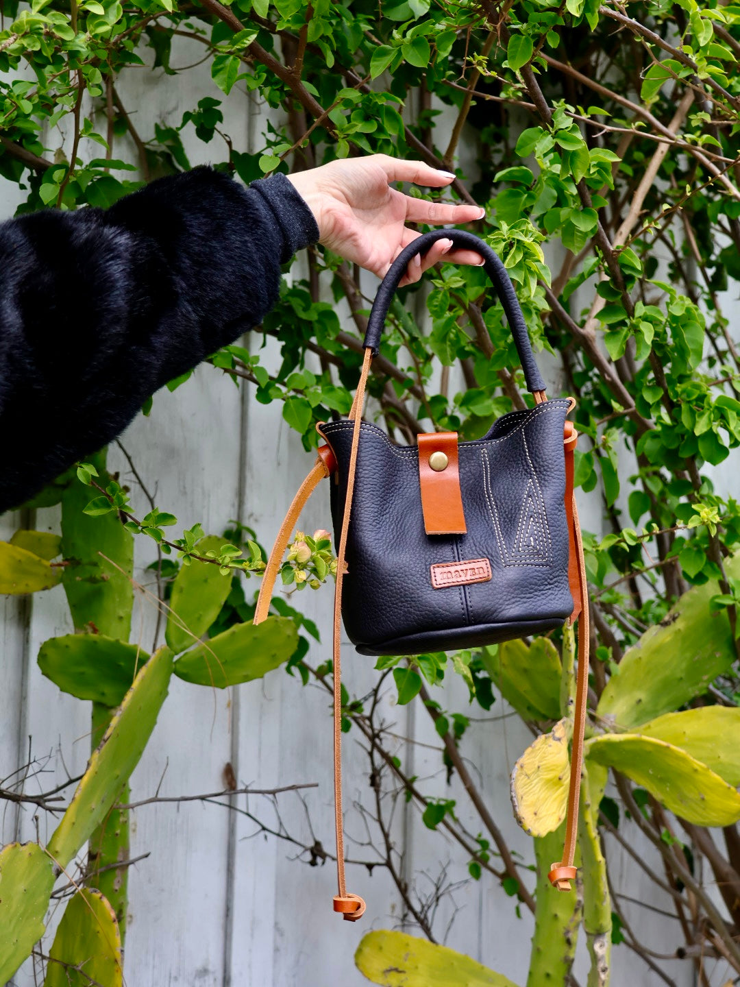 Empress Bucket Bag | Western Spiral image 2